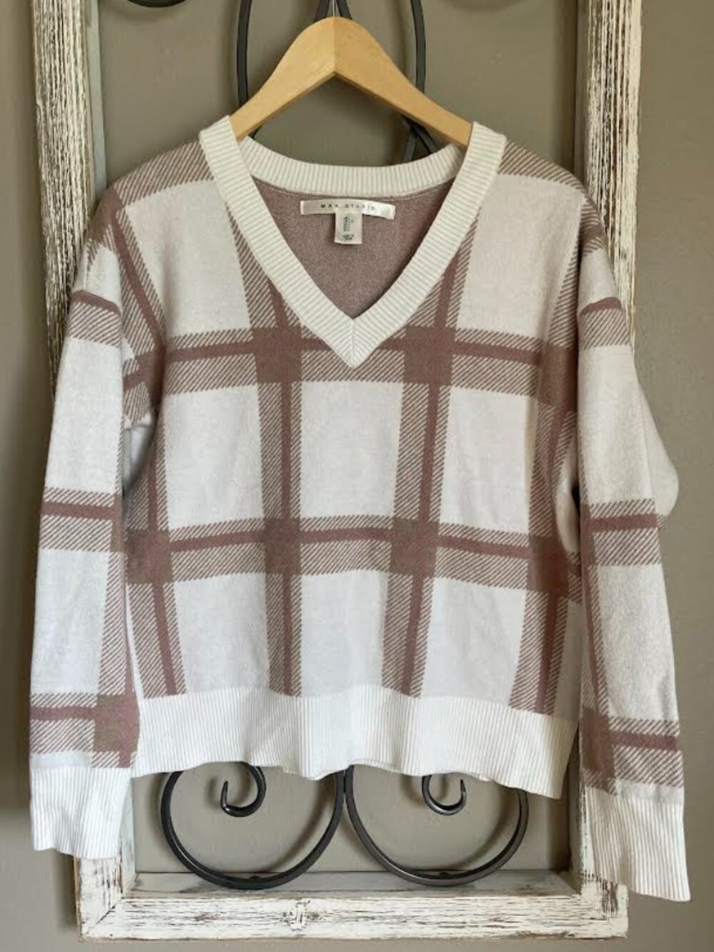 Max Studio Plaid V-Neck Pullover Sweater, Cream & Mauve, Long Sleeve Knit, Large